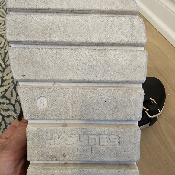 J/Slides Two Tones Buckle - Picture 4 of 5